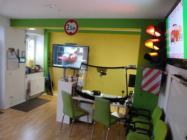 Unser Büro & Fahrzeuge